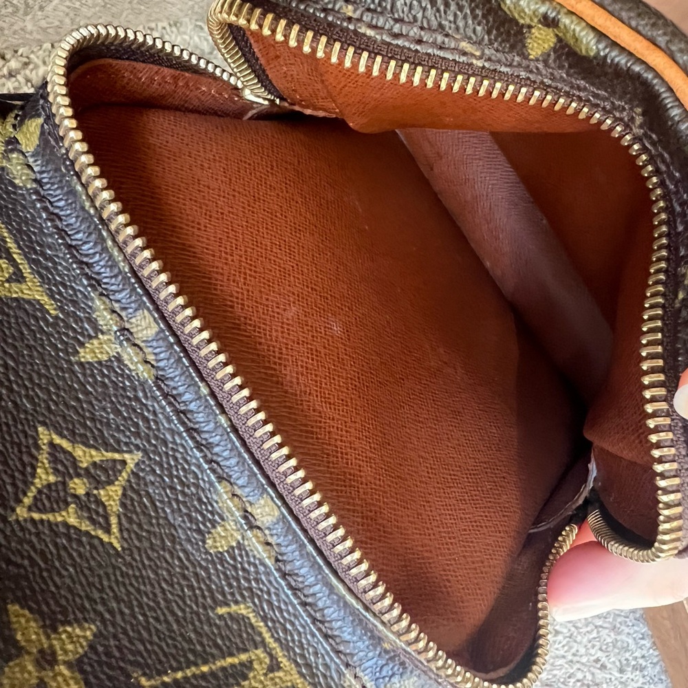 Louis Vuitton Amazon Crossbody - Picture 11 of 11